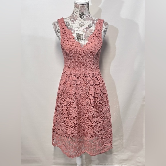 ASTR the LABEL Dusty pink crochet‎ lace dress size S. - Picture 3 of 16